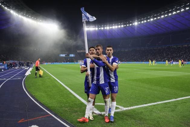 18.10.2024, xtgx, Fussball - 2.Bundesliga, Hertha BSC Berlin - Eintracht Braunschweig emspor, v.l. Jubel nach dem 1:1 durch Michael Cuisance (Hertha, 27) (DFL DFB REGULATIONS PROHIBIT ANY USE OF PHOTOGRAPHS as IMAGE SEQUENCES and or QUASI-VIDEO) Berlin
