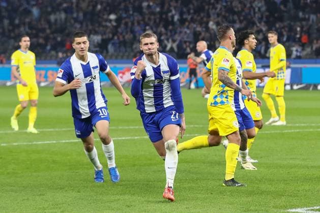 18.10.2024, xtgx, Fussball - 2.Bundesliga, Hertha BSC Berlin - Eintracht Braunschweig emspor, v.l. Jubel nach dem 1:1 durch Michael Cuisance (Hertha, 27) (DFL DFB REGULATIONS PROHIBIT ANY USE OF PHOTOGRAPHS as IMAGE SEQUENCES and or QUASI-VIDEO) Berlin