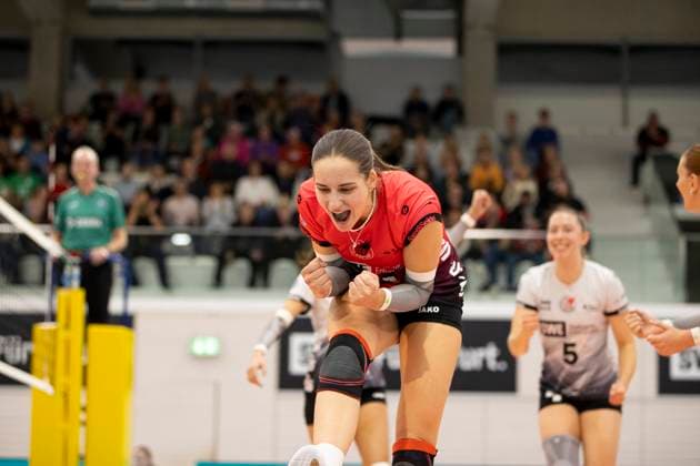 1. Volleyball Bundesliga Frauen: Schwarz-Weiss Erfurt vs. USC Münster; Erfurt; 18.10.2024 Mia Anna Stauß ( 11; Schwarz-Weiss Erfurt) 1. Volleyball Bundesliga Frauen: Schwarz-Weiss Erfurt vs. USC Münster; Riethsporthalle Erfurt; 18.10.2024 Copyright: xBEAUTIFULxSPORTS Duehringx