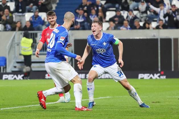 18.10.2024, xtvx, Fussball 2.Bundesliga, SV Darmstadt 98 - 1.FC Köln emspor, v.l. Goal scored, Tor zum 5:1 Aleksandar Vukotic (SV Darmstadt 98) Torjubel, Goal celebration, celebrate the goal, celebrates scoring <d2ß0< Clemens Riedel (SV Darmstadt 98) (DFL DFB REGULATIONS PROHIBIT ANY USE OF PHOTOGRAPHS as IMAGE SEQUENCES and or QUASI-VIDEO) Darmstadt