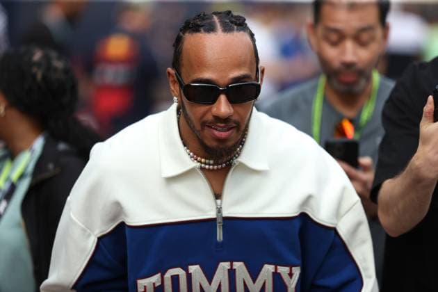 F1 Grand Prix Of USA - Sprint Qualifying Lewis Hamilton arrives at Circuit of the Americas in Austin, Texas, on October 18, 2024, during the Formula 1 Pirelli United States Grand Prix. Austin, Texas United States  Copyright: xReginaldxMathalonex originalFilename:mathalone-notitle241018_np71s.jpg