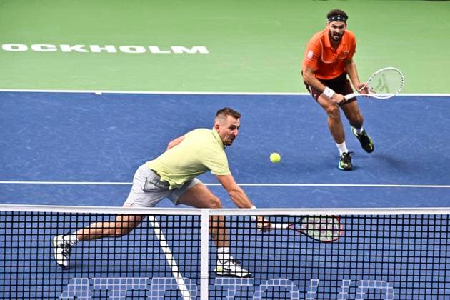 STOCKHOLM, SVERIGE 20241019 Jan Zielinski, Polen och Hugo Nys, Monaco i semifinal i BNP Paribas Nordic Open mot Petr Nouza och Patrik Rikl, Tjeckien i Kungliga tennishallen. STOCKHOLM SVERIGE x10090x