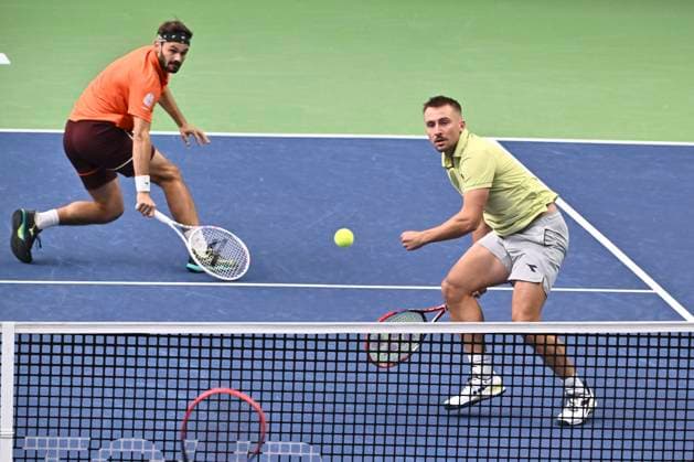 STOCKHOLM, SVERIGE 20241019 Hugo Nys, Monaco och Jan Zielinski, Polen och i semifinal i BNP Paribas Nordic Open mot Petr Nouza och Patrik Rikl, Tjeckien i Kungliga tennishallen. STOCKHOLM SVERIGE x10090x