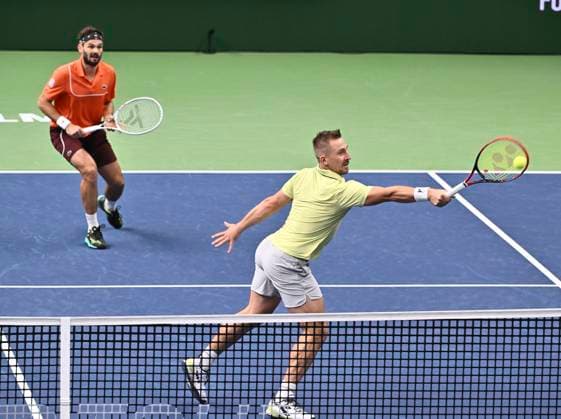 STOCKHOLM, SVERIGE 20241019 Hugo Nys, Monaco och Jan Zielinski, Polen och i semifinal i BNP Paribas Nordic Open mot Petr Nouza och Patrik Rikl, Tjeckien i Kungliga tennishallen. STOCKHOLM SVERIGE x10090x
