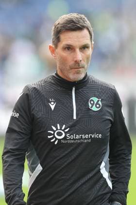 19.10.2024, xtgx, Fussball - 2.Bundesliga, Hannover 96 - FC Schalke 04 emspor, v.l. Stefan Leitl (Hannover, Trainer) (DFL DFB REGULATIONS PROHIBIT ANY USE OF PHOTOGRAPHS as IMAGE SEQUENCES and or QUASI-VIDEO) Hannover