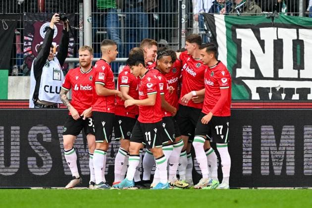 2. Bundesliga - Hannover 06 - FC Schalke 04 am 19.10.2024 in der HDI Arena in Hannover Jubel, Torjubel, Torschuetze, Torschütze Fabian Kunze (Hannover 96) jubelt nach seinem Tor zum 1:0.