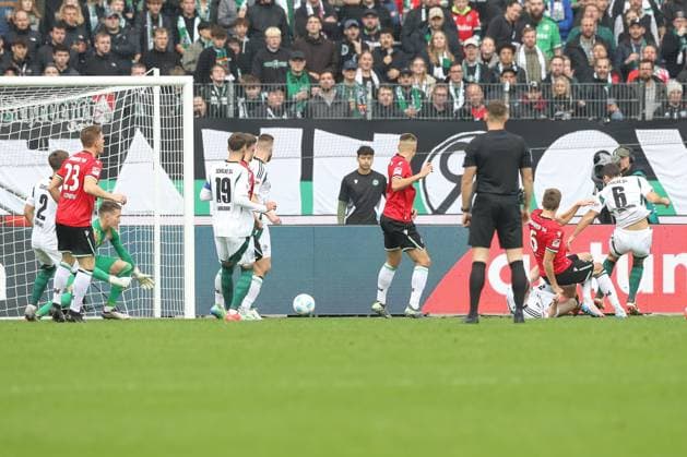 19.10.2024, xtgx, Fussball - 2.Bundesliga, Hannover 96 - FC Schalke 04 emspor, v.l. Tor zum 1:0 durch Fabian Kunze (Hannover, 6) (DFL DFB REGULATIONS PROHIBIT ANY USE OF PHOTOGRAPHS as IMAGE SEQUENCES and or QUASI-VIDEO) Hannover