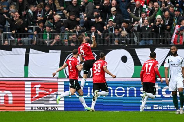2. Bundesliga - Hannover 06 - FC Schalke 04 am 19.10.2024 in der HDI Arena in Hannover Jubel, Torjubel, Torschuetze, Torschütze Fabian Kunze (Hannover 96) jubelt nach seinem Tor zum 1:0.