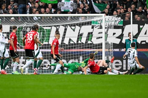 2. Bundesliga - Hannover 06 - FC Schalke 04 am 19.10.2024 in der HDI Arena in Hannover Tor zum 1:0 .Torschuetze Torschütze Fabian Kunze (Hannover 96) mit dem Treffer zum 1:0.