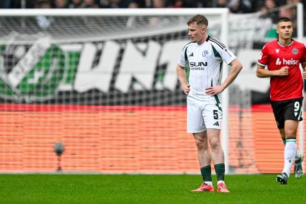 2. Bundesliga - Hannover 06 - FC Schalke 04 am 19.10.2024 in der HDI Arena in Hannover Derry Murkin (Schalke) unzufrieden, enttäuscht, enttaeuscht, niedergeschlagen.