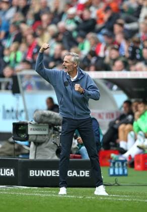 19.10.2024, Fussball 2. Bundesliga 2024 2025, 9. Spieltag, Hannover 96 - FC Schalke 04 , in der Heinz von Heiden Arena Hannover. Trainer Kees van Wonderen (Schalke 04)
