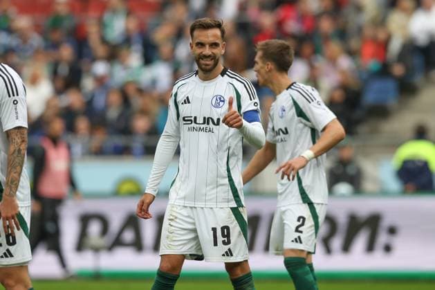 19.10.2024, xtgx, Fussball - 2.Bundesliga, Hannover 96 - FC Schalke 04 emspor, v.l. Kenan Karaman (Schalke, 19) (DFL DFB REGULATIONS PROHIBIT ANY USE OF PHOTOGRAPHS as IMAGE SEQUENCES and or QUASI-VIDEO) Hannover