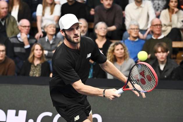 STOCKHOLM, SVERIGE 20241019 Tommy Paul, USA, i semifinal mot Stan Wawrinka, Schweiz, under tennisturneringen BNP Paribas Nordic Open i Kungliga tennishallen. STOCKHOLM SVERIGE x10090x