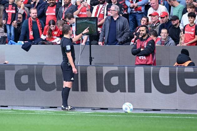Sport Bilder des Tages 19.10.2024, Fussball, Bundesliga, 7.Spieltag Saison 2024 2025, Bayer 04 Leverkusen - Eintracht Frankfurt, Schiedsrichter Dr. Felix Brych, xRHR-FOTO TKx Copyright: RHR-FOTOx RHR-FOTO TK