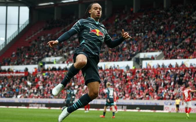 Xavi Simons Torjubel 0-1 . 1.FSV Mainz 05-RB Leipzig , Spieltag 7, Fußball Bundesliga in der MEWA Arena Stadion , Mainz , Rheinland-Pfalz, Deutschland . Oktober 19, 2024 . Photo by: Davide Elias Ipa Photo Pressefoto DENL Copyright: xDavidexEliasx