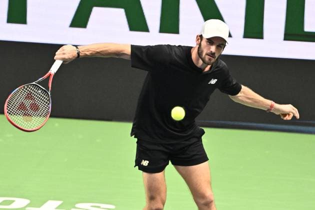 STOCKHOLM, SVERIGE 20241019 Tommy Paul, USA, i semifinal mot Stan Wawrinka, Schweiz, under tennisturneringen BNP Paribas Nordic Open i Kungliga tennishallen. STOCKHOLM SVERIGE x10090x