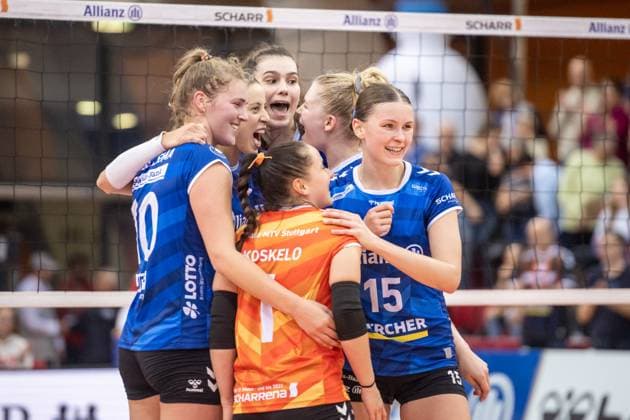 Jolien Knollema (Allianz MTV Stuttgart, 10), Maria Segura Palleres (Allianz MTV Stuttgart, 33), Lucia Varela Gomez (Allianz MTV Stuttgart, 12), Roosa Koskelo (Allianz MTV Stuttgart, 01), Pauline Martin (Allianz MTV Stuttgart, 11), Charlotte Krenicky (Allianz MTV Stuttgart, Charlotte Krenicky (Allianz MTV Stuttgart, 15), vlnr. - Jubel, Freude beim MTV Stuttgart GER, Allianz MTV Stuttgart vs. SSC Palmberg Schwerin Volleyball Bundesliga, VBL, Spielzeit 2024 2025, 19.10.2024 GER, Allianz MTV Stuttgart vs. SSC Palmberg Schwerin Volleyball Bundesliga, VBL, Spielzeit 2024 2025, 19.10.2024 Stuttgart Copyright: xSandyxDinkelackerx EP_SDR