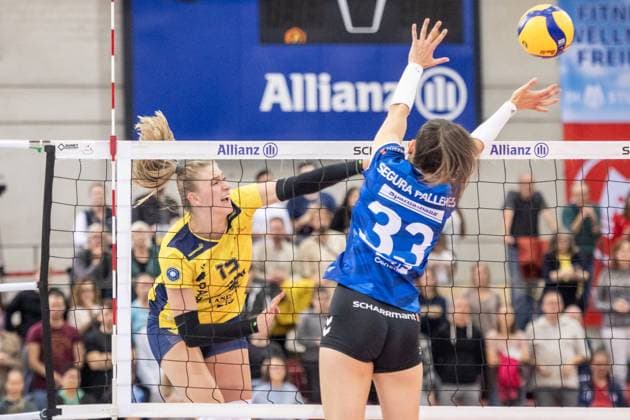 Hannah Kohn (SSC Palmberg Schwerin, 12) vs. Maria Segura Palleres (Allianz MTV Stuttgart, 33) GER, Allianz MTV Stuttgart vs. SSC Palmberg Schwerin Volleyball Bundesliga, VBL, Spielzeit 2024 2025, 19.10.2024 GER, Allianz MTV Stuttgart vs. SSC Palmberg Schwerin Volleyball Bundesliga, VBL, Spielzeit 2024 2025, 19.10.2024 Stuttgart Copyright: xSandyxDinkelackerx EP_SDR