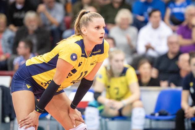 Annegret Hoelzig (SSC Palmberg Schwerin, 11) - volle Konzentration GER, Allianz MTV Stuttgart vs. SSC Palmberg Schwerin Volleyball Bundesliga, VBL, Spielzeit 2024 2025, 19.10.2024 GER, Allianz MTV Stuttgart vs. SSC Palmberg Schwerin Volleyball Bundesliga, VBL, Spielzeit 2024 2025, 19.10.2024 Stuttgart Copyright: xSandyxDinkelackerx EP_SDR
