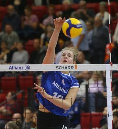 Stuttgart , Volleyball Bundesliga Frauen, Allianz MTV Stuttgart vs. SSC Palmberg Schwerin , Jolien Knollema ( Stgt )