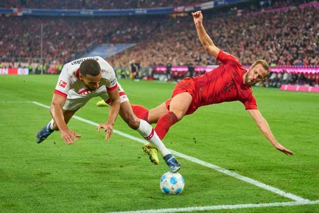 Sport Themen der Woche KW42 Sport Bilder des Tages Harry Kane, FCB 9 compete for the ball, tackling, duel, header, zweikampf, action, fight against Josha Vagnoman, VFB 4 in the match FC BAYERN MUENCHEN - VFB STUTTGART on Oct 19, 2024 in Munich, Germany. Season 2024 2025, 1.Bundesliga, FCB,, München, matchday 7, 7.Spieltag