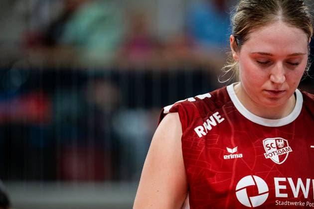 19.10.2024, Volleyball, Frauen, Volleyball-Bundesliga, Saison 2024 2025, SC Potsdam-VfB Suhl LOTTO Thüringen Im Bild: v.l. Eleanor Holthaus (SC Potsdam) Potsdam MBS Arena Potsdam Brandenburg Deutschland