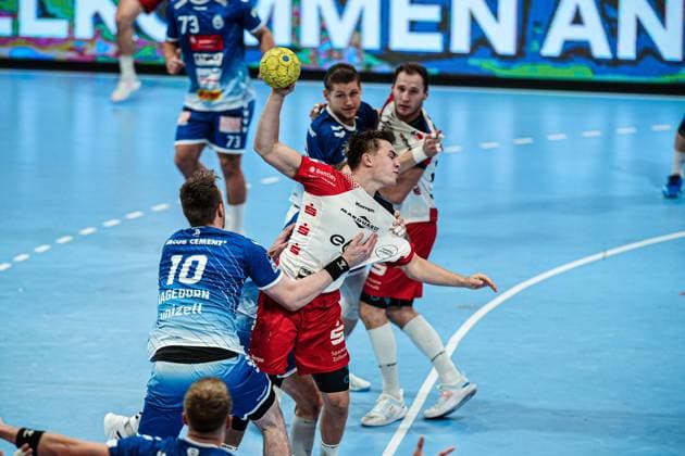 Wurf Tor Elias Huber (HBW Balingen-Weilstetten, 07) GER, VfL Luebeck-Schwartau vs. HBW Balingen-Weilstetten, Handball, 2. Bundesliga, Spieltag 7, Saison 2024 2025, 19.10.2024 GER, VfL Luebeck-Schwartau vs. HBW Balingen-Weilstetten, Handball, 2. Bundesliga, Spieltag 7, Saison 2024 2025, 19.10.2024 Luebeck