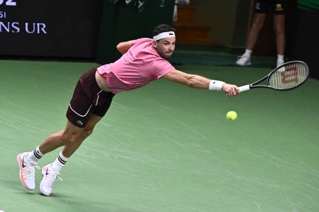 STOCKHOLM, SVERIGE 20241019 Grigor Dimitrov, Bulgarien, i semifinal mot Tallon Griekspoor, Nederländerna, under tennisturneringen BNP Paribas Nordic Open i Kungliga tennishallen. STOCKHOLM SVERIGE x10090x