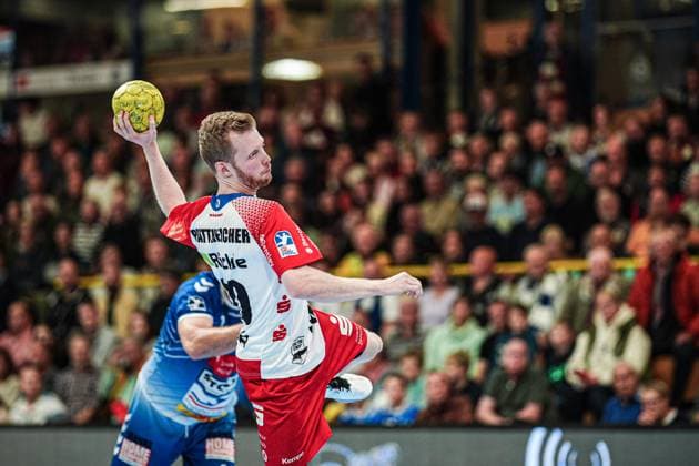 7 Meter Wurf Tor Sascha Pfattheicher (HBW Balingen-Weilstetten, 30) GER, VfL Luebeck-Schwartau vs. HBW Balingen-Weilstetten, Handball, 2. Bundesliga, Spieltag 7, Saison 2024 2025, 19.10.2024 GER, VfL Luebeck-Schwartau vs. HBW Balingen-Weilstetten, Handball, 2. Bundesliga, Spieltag 7, Saison 2024 2025, 19.10.2024 Luebeck