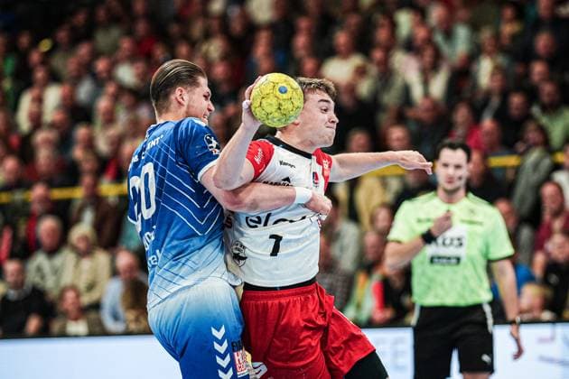 Leon Ciudad Benitez (VfL Luebeck-Schwartau, 20), Elias Huber (HBW Balingen-Weilstetten, 07) GER, VfL Luebeck-Schwartau vs. HBW Balingen-Weilstetten, Handball, 2. Bundesliga, Spieltag 7, Saison 2024 2025, 19.10.2024 GER, VfL Luebeck-Schwartau vs. HBW Balingen-Weilstetten, Handball, 2. Bundesliga, Spieltag 7, Saison 2024 2025, 19.10.2024 Luebeck