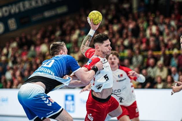 Ole Hagedorn (VfL Luebeck-Schwartau, 10), Csaba Leimeter (HBW Balingen-Weilstetten, 05) GER, VfL Luebeck-Schwartau vs. HBW Balingen-Weilstetten, Handball, 2. Bundesliga, Spieltag 7, Saison 2024 2025, 19.10.2024 GER, VfL Luebeck-Schwartau vs. HBW Balingen-Weilstetten, Handball, 2. Bundesliga, Spieltag 7, Saison 2024 2025, 19.10.2024 Luebeck