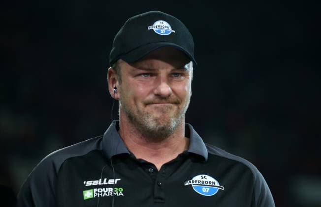 Lukas Kwasniok (Trainer Sc Paderborn) 19.10.2024, Fußball, 2. Bundesliga, FC Kaiserslautern - SC Paderborn 07, 9. Spieltag, Saison 2024 25, Fritz Walter Stadion, Kaiserslautern, Deutschland, zmdz, ** DFB & DFL regulations prohibit any use of photographs as image sequences and or quasi-video. ** FC Kaiserslautern - SC Paderborn 07