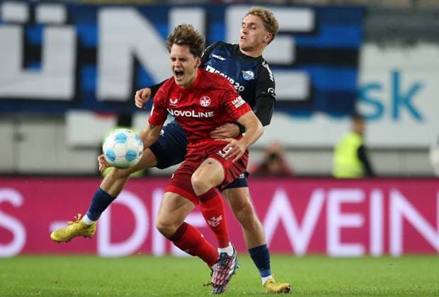 Florian Kleinhansl (3, FC Kaiserslautern), Luca Herrmann (19, Paderborn) 19.10.2024, Fußball, 2. Bundesliga, FC Kaiserslautern - SC Paderborn 07, 9. Spieltag, Saison 2024 25, Fritz Walter Stadion, Kaiserslautern, Deutschland, zmdz, ** DFB & DFL regulations prohibit any use of photographs as image sequences and or quasi-video. ** FC Kaiserslautern - SC Paderborn 07