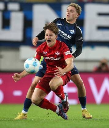 Florian Kleinhansl (3, FC Kaiserslautern), Luca Herrmann (19, Paderborn) 19.10.2024, Fußball, 2. Bundesliga, FC Kaiserslautern - SC Paderborn 07, 9. Spieltag, Saison 2024 25, Fritz Walter Stadion, Kaiserslautern, Deutschland, zmdz, ** DFB & DFL regulations prohibit any use of photographs as image sequences and or quasi-video. ** FC Kaiserslautern - SC Paderborn 07