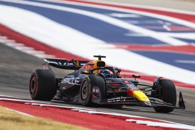 01 VERSTAPPEN Max (nld), Red Bull Racing RB20, action during the Formula 1 Pirelli United States Grand Prix 2024, 19th round of the 2024 Formula One World Championship, WM, Weltmeisterschaft from October 18 to 20, 2024 on the Circuit of the Americas, in Austin, United States of America - F1 - US GRAND PRIX 2024 DPPI Panoramic  241019_R19_USA_DP_AV3_5865