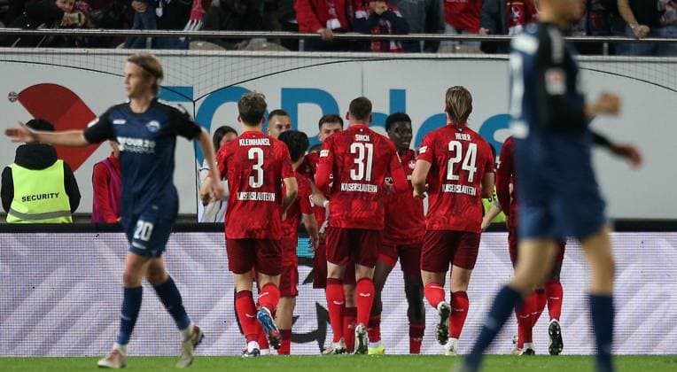 1:0 FCK durch Ragnar Ache (9, FC Kaiserslautern) 19.10.2024, Fußball, 2. Bundesliga, FC Kaiserslautern - SC Paderborn 07, 9. Spieltag, Saison 2024 25, Fritz Walter Stadion, Kaiserslautern, Deutschland, zmdz, ** DFB & DFL regulations prohibit any use of photographs as image sequences and or quasi-video. ** FC Kaiserslautern - SC Paderborn 07