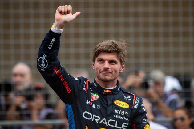 Sport Bilder des Tages Max Verstappen (Oracle Red Bull Racing, Niederlande, 01) jubelt im Parc Ferme ueber den Sieg und winkt den Fans, USA, Formel 1 Weltmeisterschaft, Pirelli Grand Prix der Vereinigten Staaten von Amerika, Circuit of the Americas Austin, Sprint Rennen, 19.10.2024 USA, Formel 1 Weltmeisterschaft, Pirelli Grand Prix der Vereinigten Staaten von Amerika, Circuit of the Americas Austin, Sprint Rennen, 19.10.2024 Austin Copyright: xEibner-Pressefoto Memmlerx EP_MMR