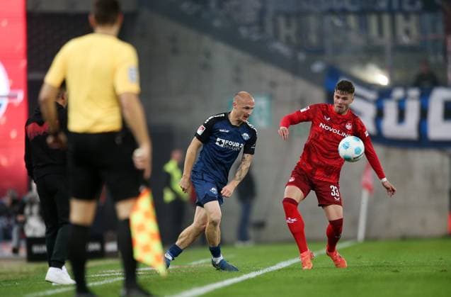 Sven Michel (11, Paderborn), Jan Elvedi (33, FC Kaiserslautern) 19.10.2024, Fußball, 2. Bundesliga, FC Kaiserslautern - SC Paderborn 07, 9. Spieltag, Saison 2024 25, Fritz Walter Stadion, Kaiserslautern, Deutschland, zmdz, ** DFB & DFL regulations prohibit any use of photographs as image sequences and or quasi-video. ** FC Kaiserslautern - SC Paderborn 07