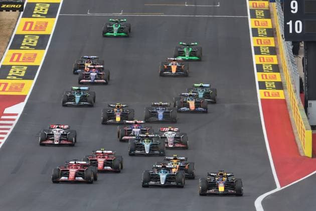 FORMULA 1 PIRELLI UNITED STATES GRAND PRIX 2024 19.10.2024, Circuit of The Americas, Austin, FORMULA 1 PIRELLI UNITED STATES GRAND PRIX 2024 ,im Bild Rennstart:, Max Verstappen (NLD), Oracle Red Bull Racing, Lando Norris (GBR), McLaren F1 Team, George Russell (GBR), Mercedes-AMG Petronas Formula One Team, Charles Leclerc (MCO), Scuderia Ferrari HP, Carlos Sainz Jr. (ESP), Lewis Hamilton (GBR), Nico Hülkenberg (DEU), MoneyGram Haas F1 Team, Kevin Magnussen (DNK), Sergio Perez (MEX), Alexander Albon (GBR), Williams Racing, Franco Colapinto (ARG), Fernando Alonso (ESP), Aston Martin Aramco Cognizant Formula One Team