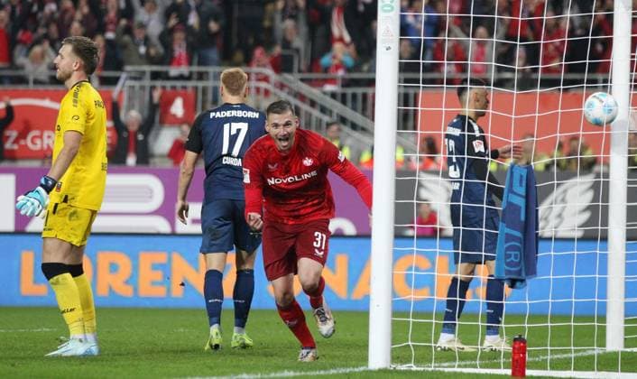 2:0 FCK durch Luca Sirch (31, FC Kaiserslautern) rechts , Torjubel 19.10.2024, Fußball, 2. Bundesliga, FC Kaiserslautern - SC Paderborn 07, 9. Spieltag, Saison 2024 25, Fritz Walter Stadion, Kaiserslautern, Deutschland, zmdz, ** DFB & DFL regulations prohibit any use of photographs as image sequences and or quasi-video. ** FC Kaiserslautern - SC Paderborn 07