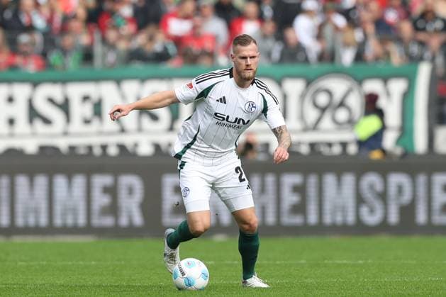 19.10.2024, xtgx, Fussball 2. Bundesliga, Hannover 96 - FC Schalke 04 emspor, v.l. Tomas Kalas (Schalke, 26) Freisteller, Einzelbild, Ganzkoerper, single frame (DFL DFB REGULATIONS PROHIBIT ANY USE OF PHOTOGRAPHS as IMAGE SEQUENCES and or QUASI-VIDEO) Hannover