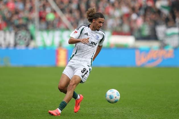 19.10.2024, xtgx, Fussball 2. Bundesliga, Hannover 96 - FC Schalke 04 emspor, v.l. Taylan Bulut (Schalke, 31) Freisteller, Einzelbild, Ganzkoerper, single frame (DFL DFB REGULATIONS PROHIBIT ANY USE OF PHOTOGRAPHS as IMAGE SEQUENCES and or QUASI-VIDEO) Hannover