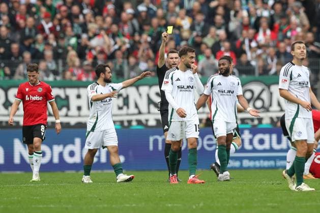 19.10.2024, xtgx, Fussball 2. Bundesliga, Hannover 96 - FC Schalke 04 emspor, v.l. Kenan Karaman (Schalke, 19) (DFL DFB REGULATIONS PROHIBIT ANY USE OF PHOTOGRAPHS as IMAGE SEQUENCES and or QUASI-VIDEO) Hannover