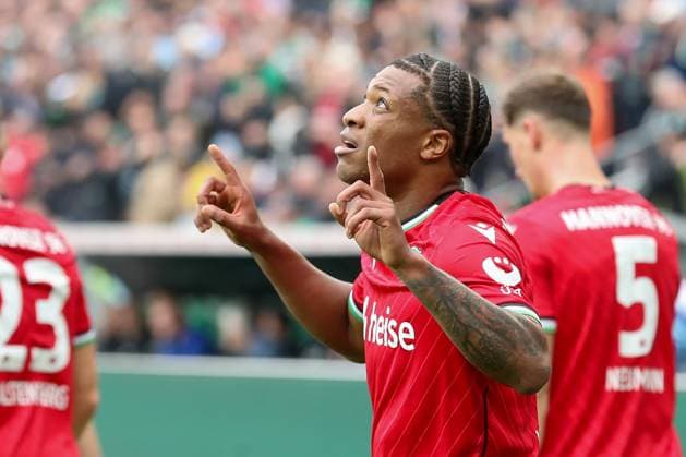 19.10.2024, xtgx, Fussball 2. Bundesliga, Hannover 96 - FC Schalke 04 emspor, v.l. Jessic Ngankam (Hannover, 7) Jubel, Torjubel, jubelt ueber das Tor, celebrate the goal, celebration (DFL DFB REGULATIONS PROHIBIT ANY USE OF PHOTOGRAPHS as IMAGE SEQUENCES and or QUASI-VIDEO) Hannover