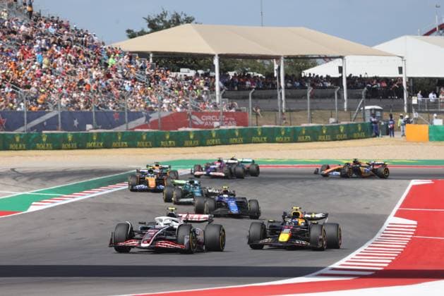18.10.2024, Circuit of The Americas, Austin, FORMULA 1 PIRELLI UNITED STATES GRAND PRIX 2024 ,im Bild Nico Hülkenberg (DEU), MoneyGram Haas F1 Team, Sergio Perez (MEX), Oracle Red Bull Racing, Franco Colapinto (ARG), Williams Racing (Photo by Hasan Bratic DeFodi Images) not used in POL SRB CRO FRA GBR NED ITA USA Defodi-506_20241019_hbr_7506