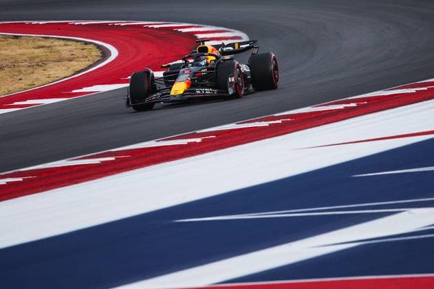 01 VERSTAPPEN Max (nld), Red Bull Racing RB20, action during the Formula 1 Pirelli United States Grand Prix 2024, 19th round of the 2024 Formula One World Championship, WM, Weltmeisterschaft from October 18 to 20, 2024 on the Circuit of the Americas, in Austin, United States of America - F1 - US GRAND PRIX 2024 DPPI Panoramic  241020_R19_USA_DP_EA011455