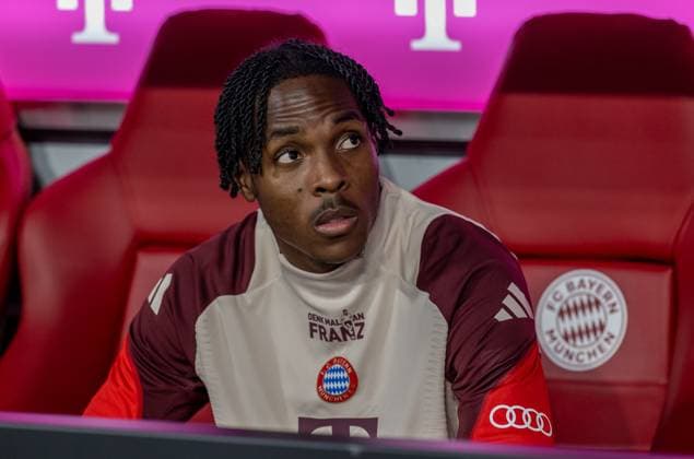 Mathys Tel (FC Bayern Muenchen, 39) nimmt zu Beginn des Spiels auf der Bank Platz. GER, FC Bayern Muenchen gegen VfB Stuttgart, Fussball, Bundesliga, 7. Spieltag, Spielzeit 2024 2025, 19.10.2024. (DFL DFB REGULATIONS PROHIBIT ANY USE OF PHOTOGRAPHS as IMAGE SEQUENCES and or QUASI-VIDEO). GER, FC Bayern Muenchen gegen VfB Stuttgart, Fussball, Bundesliga, 7. Spieltag, Spielzeit 2024 2025, 19.10.2024. Muenchen Copyright: xEibner-Pressefoto HeikexFeinerx EP_HFR