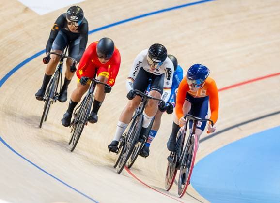 BALLERUP - Hetty van de Wouw in action on the first round Keirin on the fourth day of the World Track cycling, Rad, Radsport, Bahnrad, Bahn Championships at the Ballerup Super Arena. ANP IRIS VAN DEN BROEK xVIxANPxSportx xxANPxIVx 511344014 originalFilename: 511344014.jpg