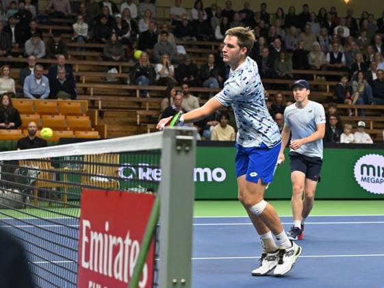 STOCKHOLM, SVERIGE 20241020 Harri Heliövaara Finland, och Henry Patten, Storbritannien, i dubbelfinal mot Petr Nouza och Patrik Rikl, Tjeckien, under tennisturneringen BNP Paribas Nordic Open i Kungliga tennishallen. STOCKHOLM SVERIGE x10090x