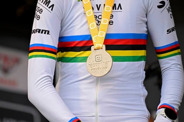 2024 Superprestige Cyclocross Ruddervoorde RUDDERVOORDE, BELGIUM - OCTOBER 20 : Van Empel Fem (NED) of Visma Lease A Bike pictured during the podium ceremony of the 1st leg of the women elite 2024 - 2025 Telenet Superprestige cyclocross race of Ruddervoorde on October 20, 2024 in Ruddervoorde, Belgium, 20 10 2024 Ruddervoorde Belgium  Copyright: xNicoxVereeckenx